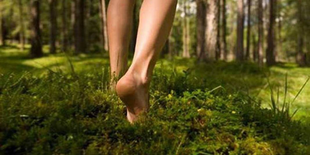 Sadece elektriği almıyormuş! Çıplak ayakla toprağa basmanın 5 faydası: Çoğu kişi bunu bilmiyor 7